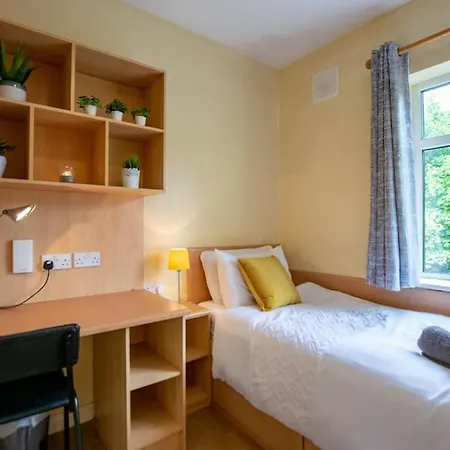 121 - Center 4 Bedroom Townhouse, Sleeps 6 Holiday home