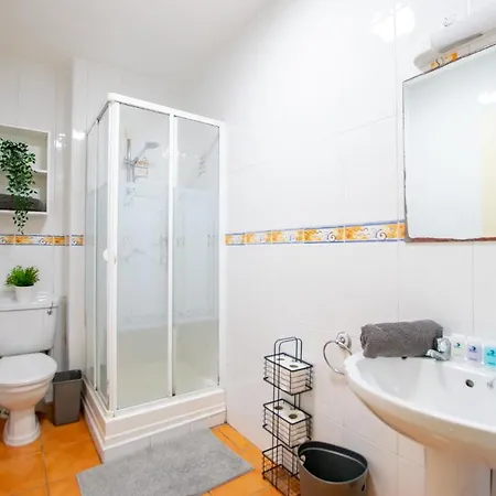 121 - Center 4 Bedroom Townhouse, Sleeps 6 Holiday home Galway
