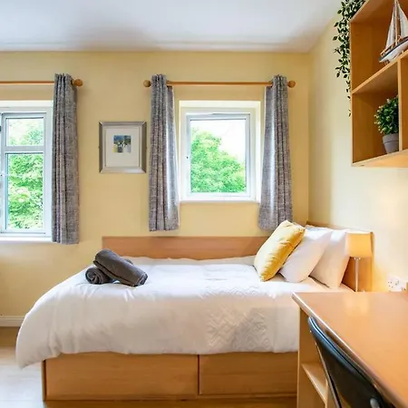 121 - Center 4 Bedroom Townhouse, Sleeps 6 Galway