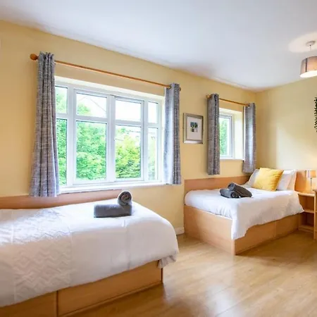 121 - Center 4 Bedroom Townhouse, Sleeps 6 Holiday home Galway