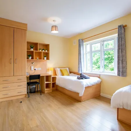 121 - Center 4 Bedroom Townhouse, Sleeps 6 Holiday home Galway