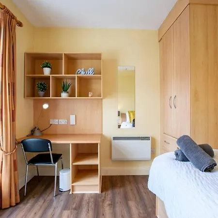 Holiday home 121 - Center 4 Bedroom Townhouse, Sleeps 6 Galway