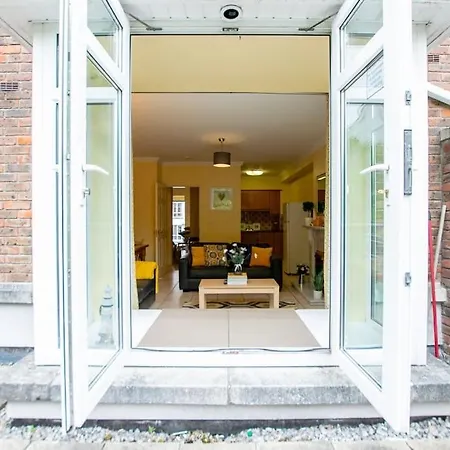 121 - Center 4 Bedroom Townhouse, Sleeps 6 Holiday home