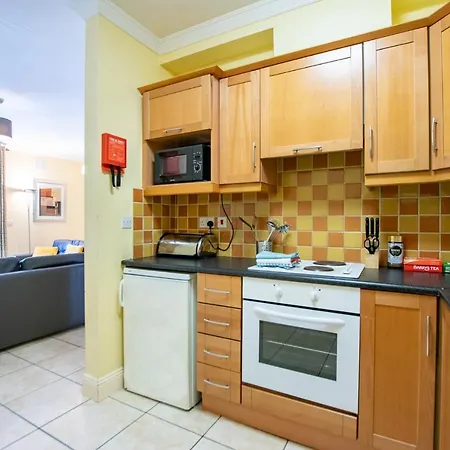 121 - Center 4 Bedroom Townhouse, Sleeps 6 * Galway