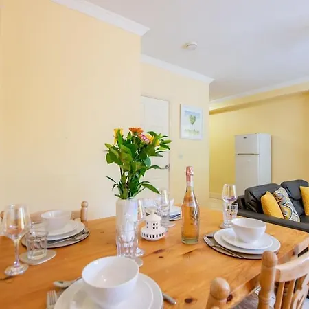 121 - Center 4 Bedroom Townhouse, Sleeps 6 *