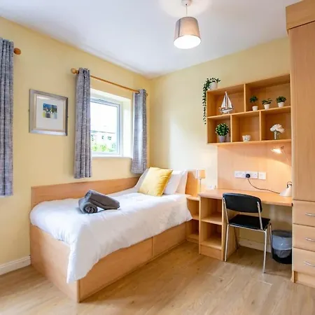 Holiday home 121 - Center 4 Bedroom Townhouse, Sleeps 6 *