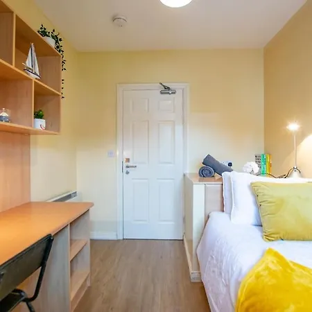 Holiday home 121 - Center 4 Bedroom Townhouse, Sleeps 6 Galway