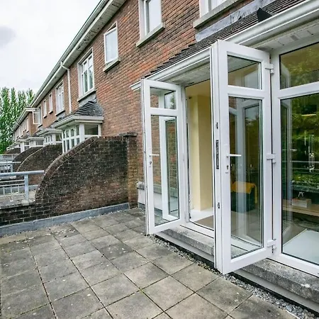 Holiday home 121 - Center 4 Bedroom Townhouse, Sleeps 6 Galway