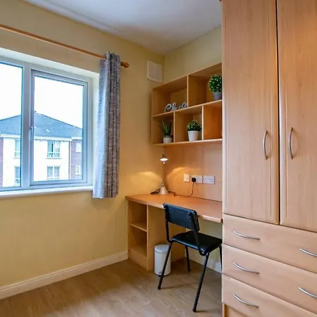 121 - Center 4 Bedroom Townhouse, Sleeps 6 Holiday home Galway