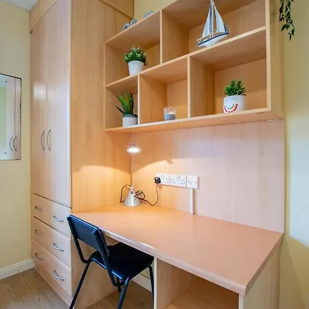 121 - Center 4 Bedroom Townhouse, Sleeps 6 *