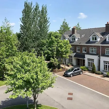 121 - Center 4 Bedroom Townhouse, Sleeps 6 Holiday home